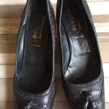 Cipele na nisku petu razne br 40