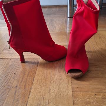 Cipele na petu s otvorenim prstima