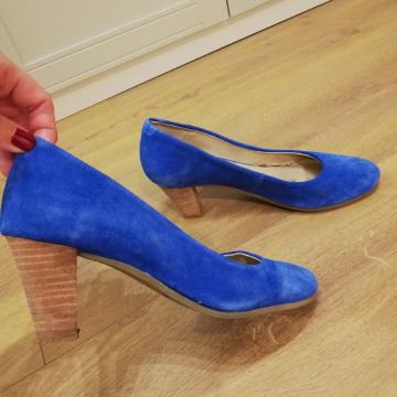 Cipele na petu plave boje, veličina 41, brušena koža
