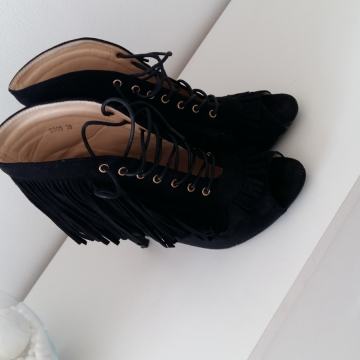 sandale crne sa resama vel.38