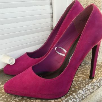 CIPELE ŠTIKLE BOJA CIKLAME NOVE br.38