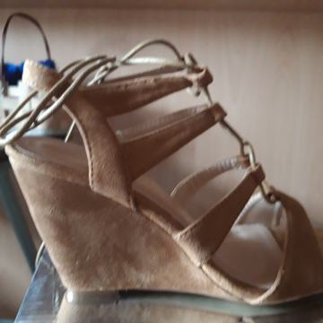 Sandale nove vel. 38