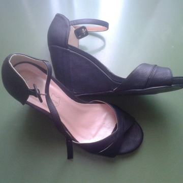 Cipele s visokom petom vel.39