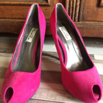 Cipele na visoku petu fuksija br 38