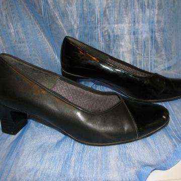 Cipele ž. Jenny by Ara, crne mat-lakirane. Vel.4 1/2, oko 38, koža.