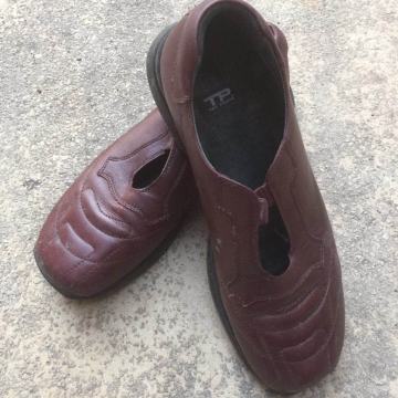 Cipele ženske br 38 koža