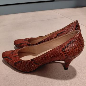 CIPELE ŽENSKE, PRAVA ZMIJSKA KOŽA, RUČNI RAD, VEL. 38 ½
CIJENA 60 €