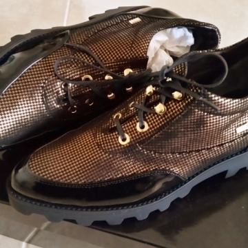 CONNI! KOŽNE! %%DRAGI LJUDI! POSEBNA PONUDA! TOP KVALITETA! NENOŠENE!