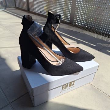 Crne cipele broj 36 NOVO!