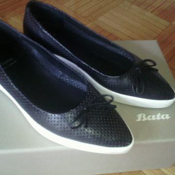 Nove crne kožne balerinke br. 36