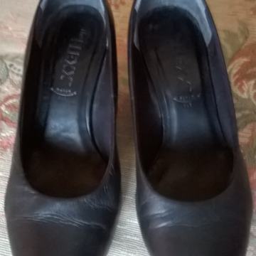 CRNE KOŽNE CIPELE-SALONKE - VEL.39