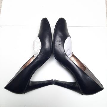 Crne kožne štikle cipele na petu 40