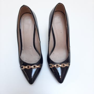 Crne lakirane štikle 37