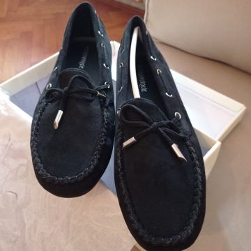crne mokasine broj 40 NOVE