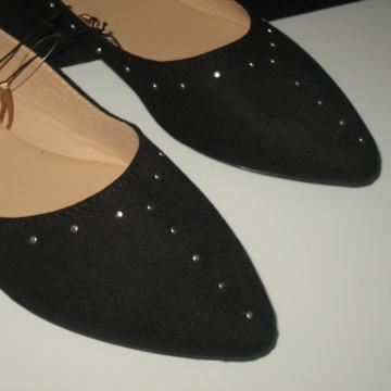 CRNE NISKE CIPELE  BR. 37 - NOVO S ETIKETOM