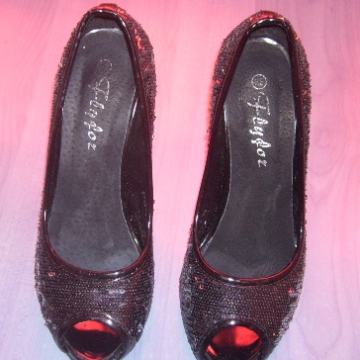 Crne šljokaste cipele