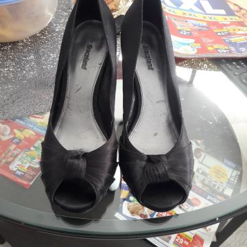 Crne stikle od satena vel.38