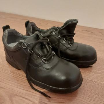 Crne ženske cipele/patike