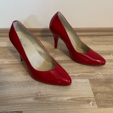 CRVENE LAKIRANE ŠTIKLE