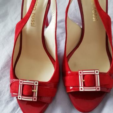 Crvene sandale štikle
