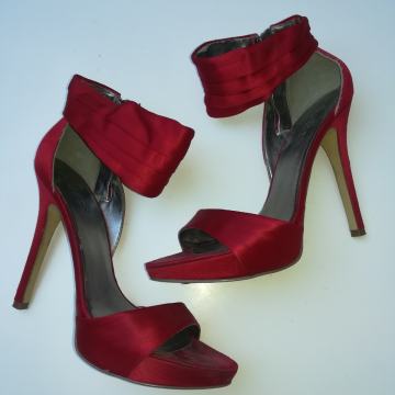 Crvene satenske sexy štikle GUESS 38