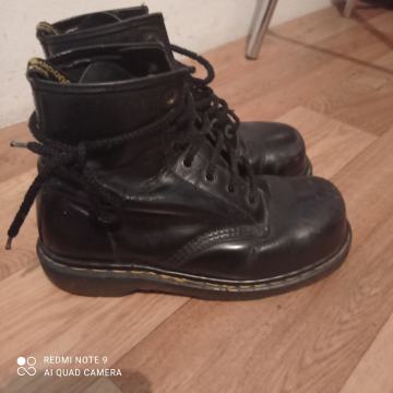 Dr Martens cipele 7 rupica br.38
