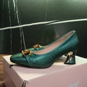 Elegantne cipele sa neobičnom petom