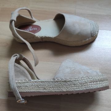 Nove espadrile