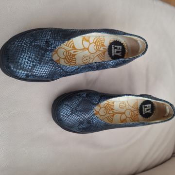 FLY LONDON kozne cipele br 35