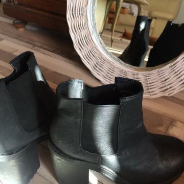 Gležnjače crne Zara