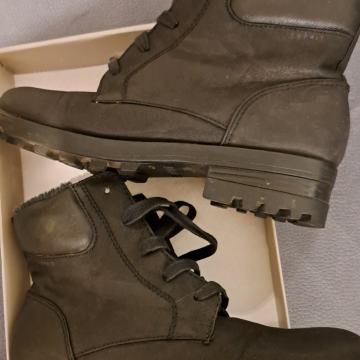 Gležnjače Esprit, broj 36