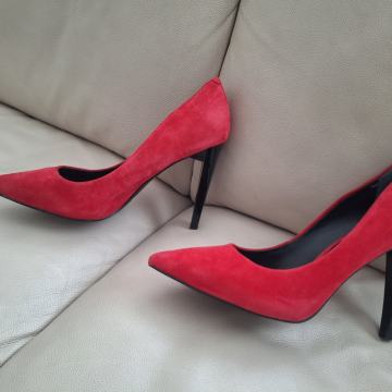 GUESS kozne cipele br 38