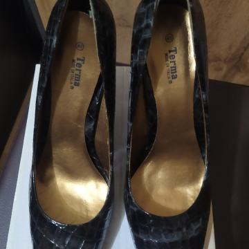 JAKO POVOLJNO prodajem ženske cipele na petu