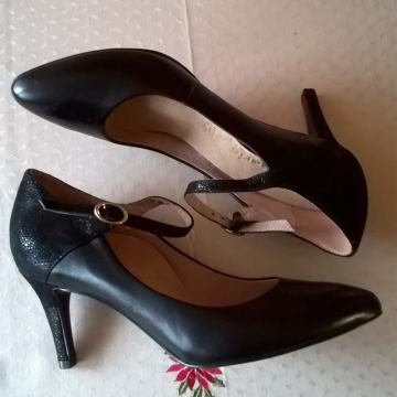 NOVE KOŽNA CIPELE "TAMARIS" - VEL.39