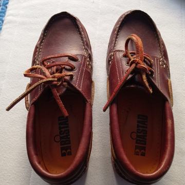 nove kožne cipele 40