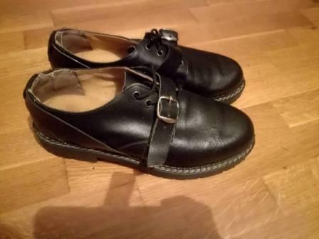 Kožne nove cipele br 39