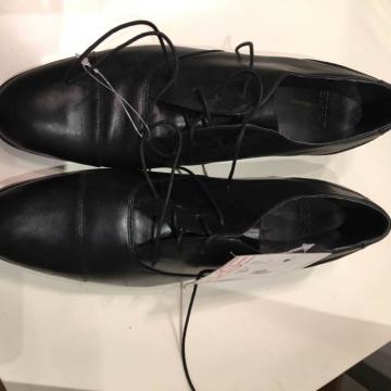 Nove,kozne cipele Esprit br.39