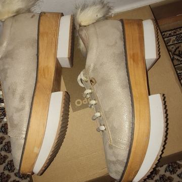 Kožne cipele  puna peta