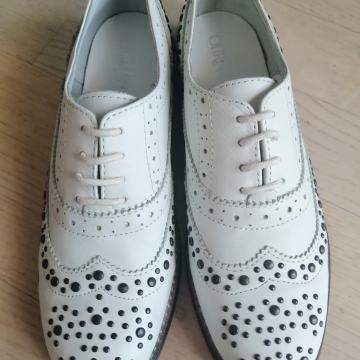 Kožne cipele sa zakovicama