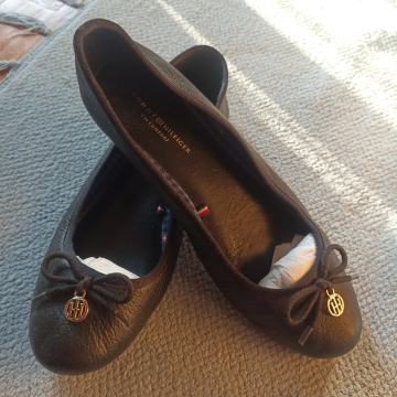 KOŽNE CRNE BALERINKE TOMMY HILFIGER COMFORT 37