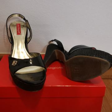 LAURA BIAGIOTTI štikle - sandale