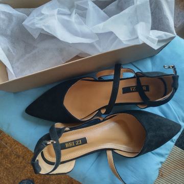 Lijepoe cipele-sandale br 40