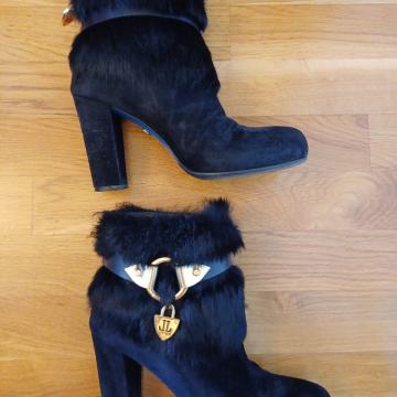 Loriblu kožne čizmice.