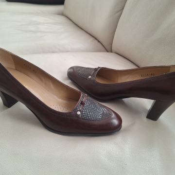 MADAMME kozne cipele br 40