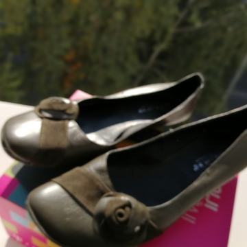 MASLINASTE CIPELE S CVIJETOM