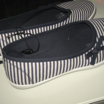 MORNARSKE CIPELE BR. 37 - NOVO