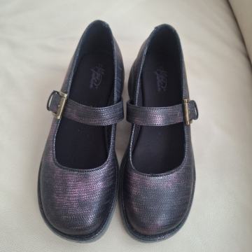 Nina kozne cipele br 37