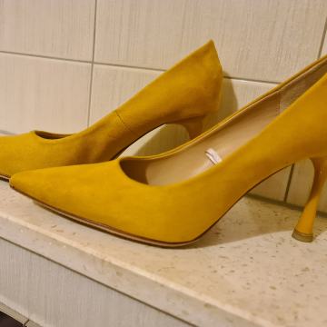 Prodajem Zara salonke