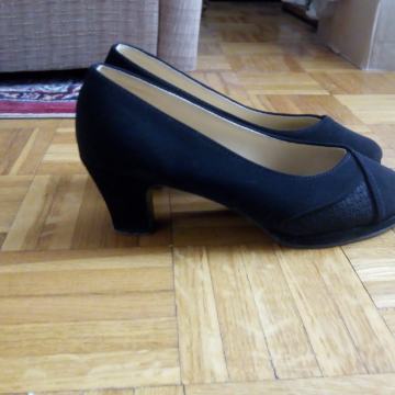Prodajem ženske crne cipele