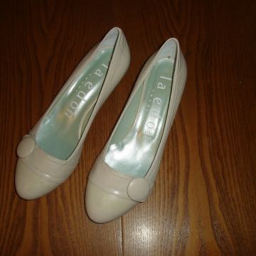 prodajem ženske cipele salonke,nove